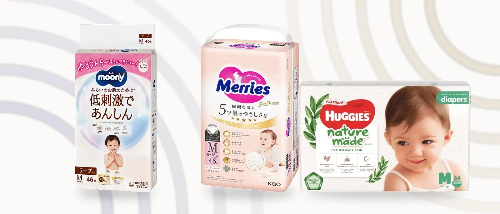 Ba bịch bỉm dòng dịu da đứng cạnh nhau: Moony Dịu Nhẹ dán size M, Merries First Premium quần size M và Huggies Platinum Nature Made dán size M